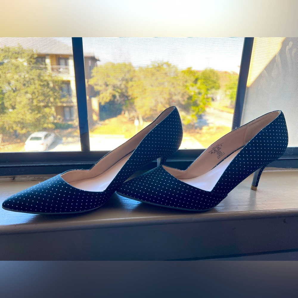 Perfect for a office day . Navy blue polka white dots.
